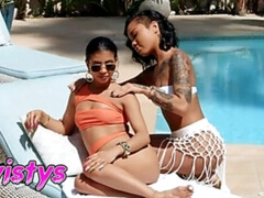 Blondine, Braunhaarige, Schwarz, Fetisch, Fingern, Latina, Lesbisch, Zierlich