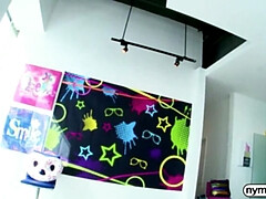 Grote kont, Grote lul, Grote mammen, Blond, Sperma in mond, Geschoren, Kousen, Slikken