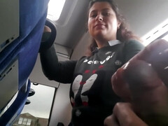 Amateur, Brunette brune, Bus, Queue, Fétiche, Mère que j'aimerais baiser, De plein air, Pov