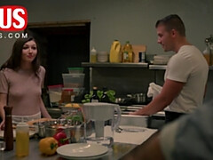 Grosse titten, Braunhaarige, Prominente, Paar, Hd, Küche, Reif, Flotter dreier