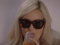 Grote mammen, Zwart, Blond, Hondjeshouding, Sperma in gezicht, Interraciaal, Geld, Biljart