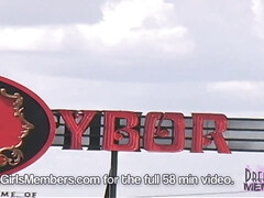 Любители, Большие сиськи, Блондинки, Грудастые, Эксгибиционист, Натуральные сиськи, На публике, Сиськи