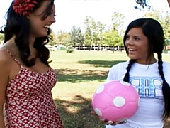 Bruinharig, Hd, Lesbisch, Likken, Klein, Kut duiken, Tieten likken, Speelgoed