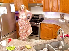 Enthousiasteling, Grote mammen, Gezin, Huisgemaakt, Keuken, Rijpe lesbienne, Zoon, Stiefmoeder