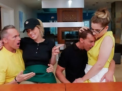 Arsch, Grosser arsch, Hundestellung, Handjob, Küssen, Lecken, Milf, Muschi