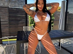 Latina MILF Mariana Martix takes a hard handjob and gets a warm creampie