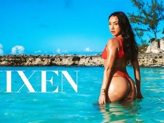 Brunette brune, Doigter, Embrassement, Lesbienne, Masturbation, Mamelons, Dénudage, Adolescente