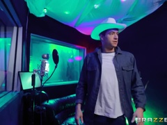 Gros cul, Gros seins, Blonde, Tromperie, Maman, Chatte, Belle mère, Tatouage