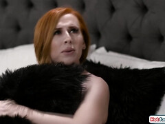 Trans gets Shiri Allwood caught fapping