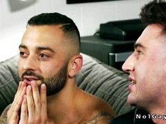 Anal, Éjaculation interne, En levrette, Homosexuelle, Poilue, Branlette thaïlandaise, Muscle, Tatouage