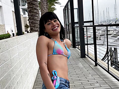 Badpak, Pijpbeurt, Bruinharig, Handbeurt, Likken, Masturbatie, Buiten, Tatoeage