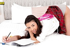 Culo, Penetracion con dedos, Masturbación, Tetas naturales, Flaco, Solo, Estriptis, Adolescente