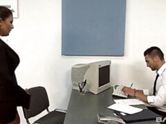 Grosser arsch, Grosser schwanz, Grosse titten, Blasen, Hundestellung, Milf, Sekretärin, Tätowierung