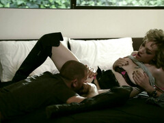 Bottes, Fétiche, Bâillonner, Seins naturels, Piercing, Rasée, Jupe, Avaler