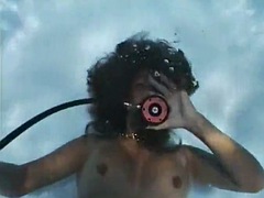 Amateur, Amarrada, Bajo el agua