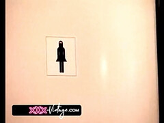 Salle de bains, Gros seins, Blonde, Mignonne, Européenne, Seins naturels, Public, Toilettes