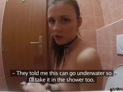 Cuarto de baño, Rubia, Europeo, Penetracion con dedos, Lamidas, Ducha, Tatuaje, Tetas