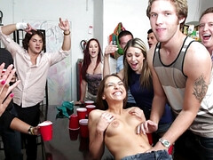 Enthousiasteling, Grote lul, Grote mammen, Blond, Pijpbeurt, Hardcore, Feest, Tiener