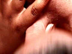 Gros cul, Sucer une bite, Brunette brune, Tir de sperme, Fétiche, Interracial, Orgie, Plan cul à trois