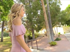 Extrême, Masturbation, Orgasme, Public, Solo, Jarretelles, Jouets, Sous la jupe