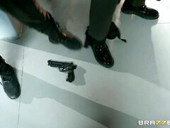 Anna Bell Peaks and Felicity Feline 3some porn scene