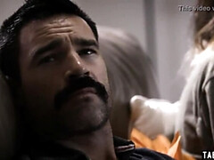 茶髪の, 小柄, ピアス, 現実, 禁句, タトゥー, ティーン