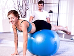 Gros cul, Grosse bite, En levrette, Léchez, Seins naturels, Cheveux courts, Adolescente, Nénés