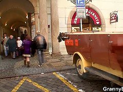 Mooie dikke vrouwen, Grote kont, Pijpbeurt, Diep in de keel, Omie, Rijpe lesbienne, Roodharige vrouw, Kousen