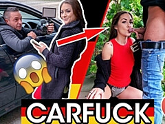 Amateur, Voiture, Tir de sperme, Robe, Allemand, Petite femme, Public, Se déshabiller