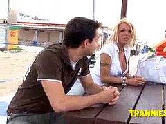 Анальный секс, Блондинки, Брюнетки, Трансы, Втроем