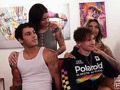 Gros cul, Grosse bite, Sucer une bite, Noir ébène, Fille latino, Monstre, Orgie, Adolescente