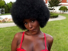 Gros cul, Grosse bite, Gros seins, Noire, Sucer une bite, Brunette brune, De plein air, Pov