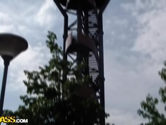 Gros seins, Brunette brune, Talons, Lingerie, Masturbation, Piercing, Tatouage, Jouets