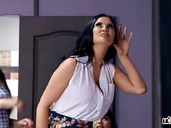 18 летние, Спальня, Черные, Европейки, Затыкание рта, Ласковые ручки, Короткая стрижка, Тату