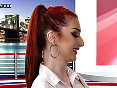 18 jaar, Brits, Naakte man aangeklede vrouw, Jurk, Fetisj, Kousen, Tatoeage, Webcamera