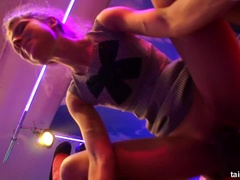 Aangekleed, Handbeurt, Zoenen, Masturbatie, Feest, Kut duiken, Lerarin, Nat