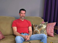 Older gay dude wants to try solo action on casting