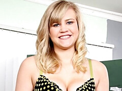 Amateur, Gros cul, Gros seins, Doigter, Masturbation, Seins naturels, Solo, Dénudage