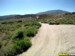 Grosser arsch, Braunhaarige, Verrückt, Erotisch, Aufs gesicht abspritzen, Im freien, Piercing, Tätowierung