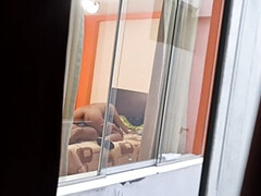 Amateur, Gros cul, Brunette brune, Tromperie, Époux mari, Petite femme, Espionne, Nénés