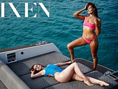 Grote kont, Pijpbeurt, Hondjeshouding, 1 man 2 vrouwen, Natuurlijke tieten, Kousen, Tiener, Trio