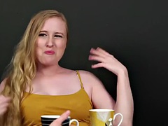 デカパイ, ブロンド, フェラチオ, 着衣女と全裸男, ヨーロピアン, フェムドム, 手コキする, オッパイの