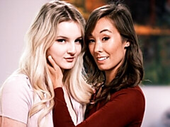 Tetas grandes, Penetracion con dedos, Besar, Masturbación, Afeitado, Flaco, Adolescente, Tetas