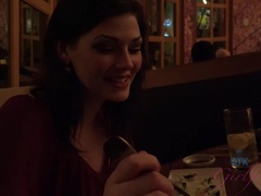 Amateur, Morena, Sucio, Bragas, Público, Afeitado, Fumando, Calcetines