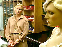 Européenne, Lingerie, Plan cul à trois