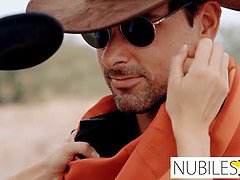 Grosser schwanz, Blasen, Spermaladung, Hd, Öffentlich, Rasiert, Dürr, Titten