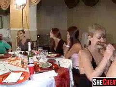 18, 黒人, 着衣女と全裸男, エロ熟女, イく瞬間, フェムドム, 淫乱熟女, パーティ