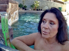 Leie, Arsch, Reif, Milf, Im freien, Pool, Abendanzug, Spanner