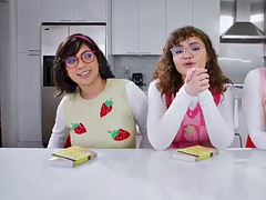 Gros seins, Blonde, Sucer une bite, Brunette brune, Groupe, Hard, Adolescente