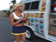 Rubia, Mamada, Animadora, Corridas, Penetracion con dedos, Sexo duro, Tetas